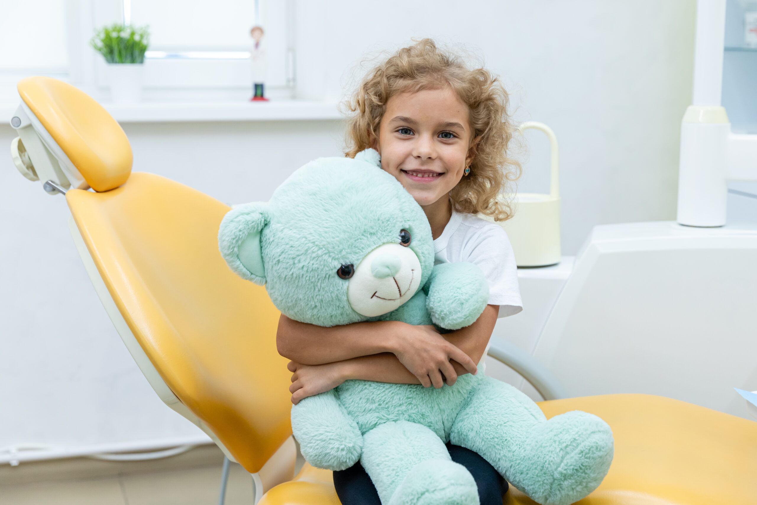 Happy,Little,Girl,Having,Dentist's,Appointment,In,Modern,Clinic.,Little